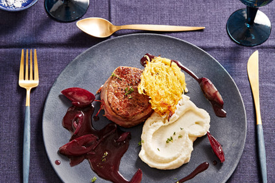 Rinderfilet in Rotweinsoße mit Selleriepüree und Rösti