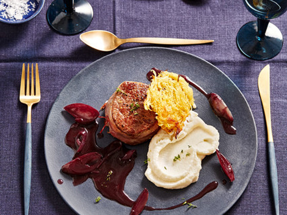 Rinderfilet in Rotweinsoße mit Selleriepüree und Rösti von chefkoch ...