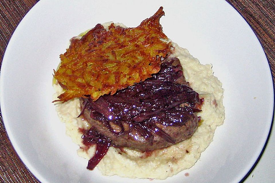 Rinderfilet in Rotweinsoße mit Selleriepüree und Rösti