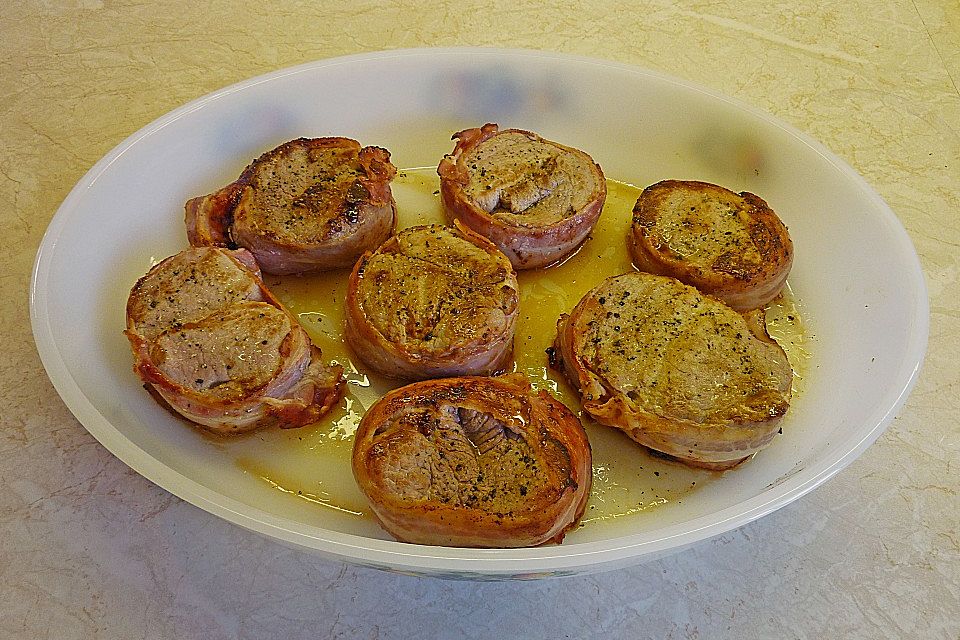 Rinderfilet in Rotweinsoße mit Selleriepüree und Rösti