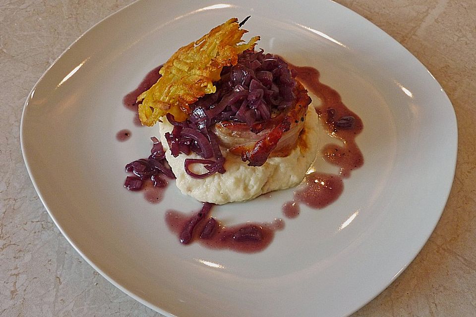 Rinderfilet in Rotweinsoße mit Selleriepüree und Rösti