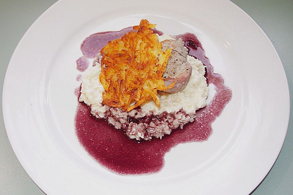 Rinderfilet in Rotweinsoße mit Selleriepüree und Rösti