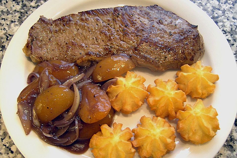 Rinderfilet in Rotweinsoße mit Selleriepüree und Rösti