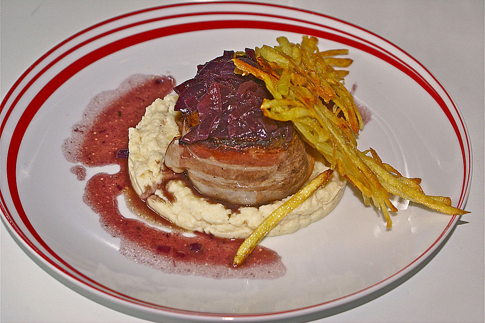 Rinderfilet in Rotweinsoße mit Selleriepüree und Rösti