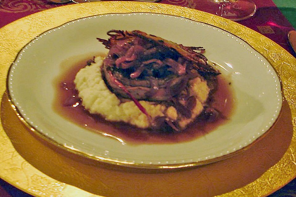 Rinderfilet in Rotweinsoße mit Selleriepüree und Rösti