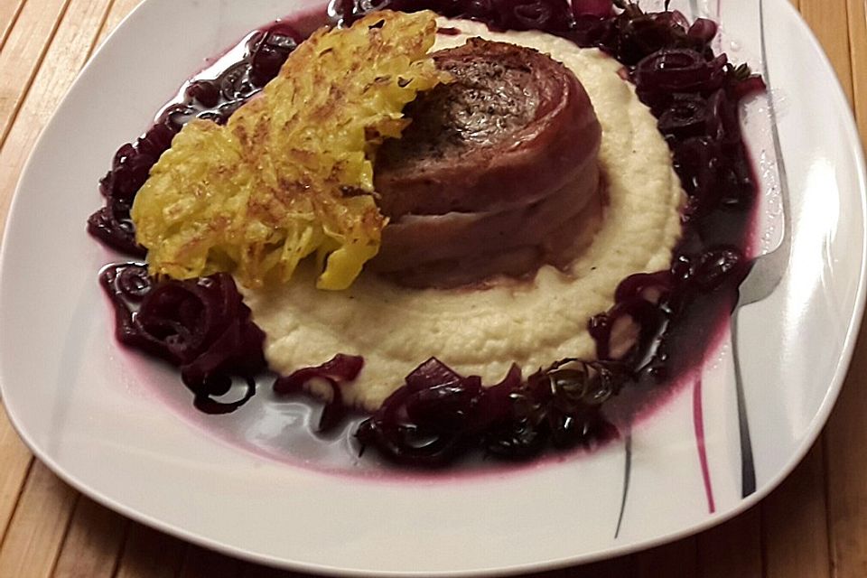 Rinderfilet in Rotweinsoße mit Selleriepüree und Rösti