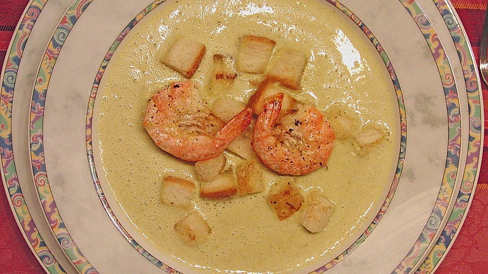 Brokkolicremesüppchen mit gebratenen Gambas und Croutons von chefkoch