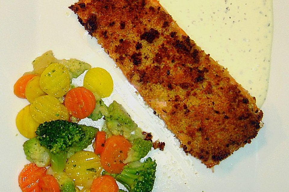 Lachs unter der Meerrettichkruste mit Feldsalat und Kartoffelcroutons