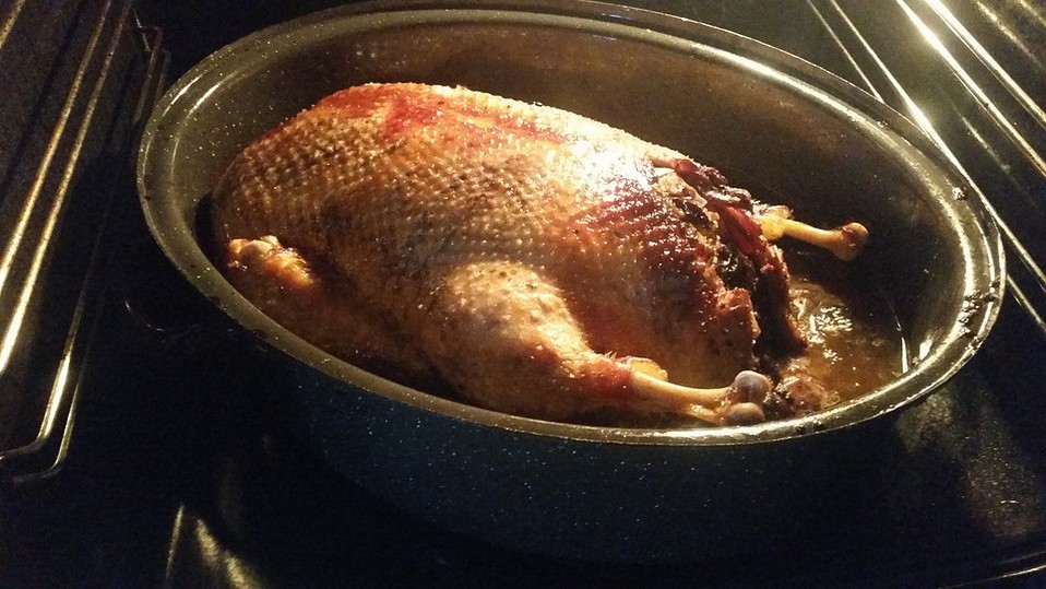Gefüllter Gänsebraten mit Serviettenknödeln von chefkoch Gefüllter Gänsebraten mit Serviettenknödeln von chefkoch