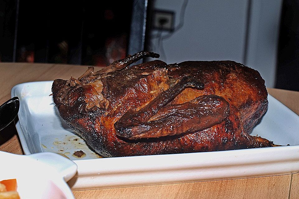 Gefüllter Gänsebraten mit Serviettenknödeln