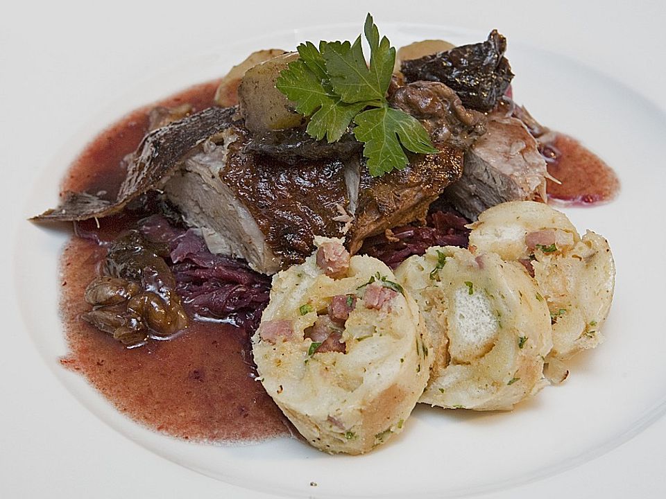 Gefüllter Gänsebraten mit Serviettenknödeln von chefkoch| Chefkoch