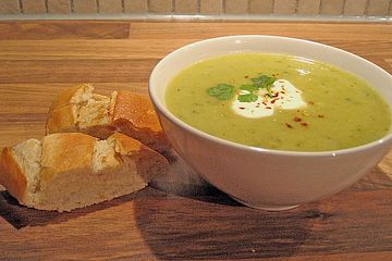 Rosenkohlsuppe mit Chili
