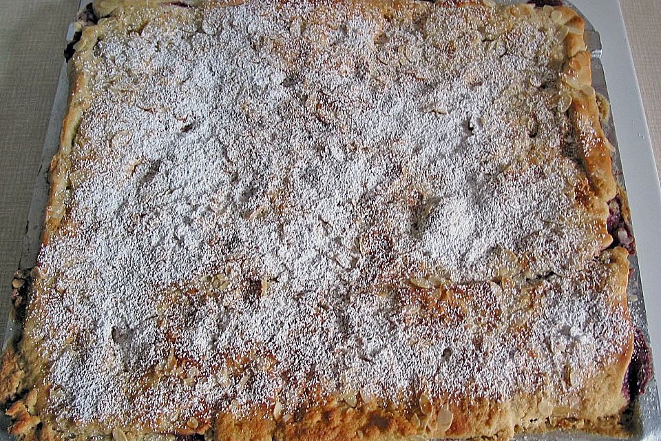 Rot Grütze - Butterkuchen mit Marzipan