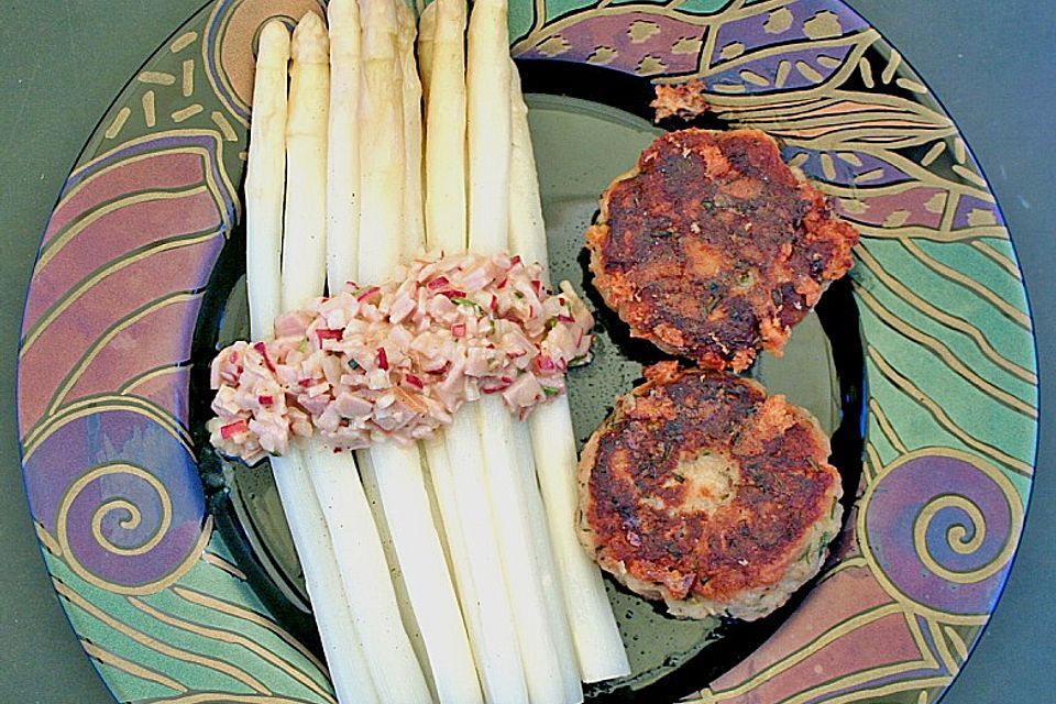 Spargel mit Radieschen-Vinaigrette und Käseknödel