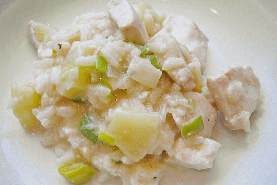 Risotto mit Schafskäse, Hähnchen und Ananas