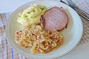 Sauerkraut mit Kartoffelpüree und Kasseler