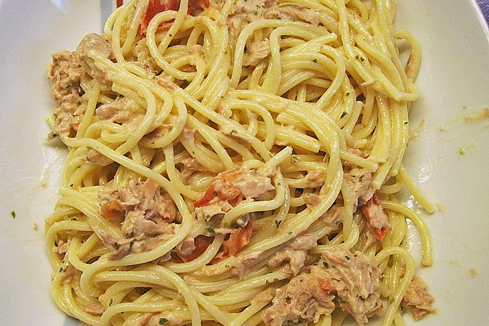 Spaghetti in Thunfisch - Sahne - Sauce