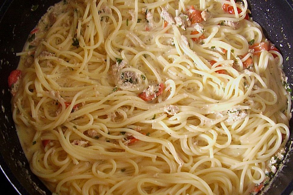 Spaghetti in Thunfisch - Sahne - Sauce