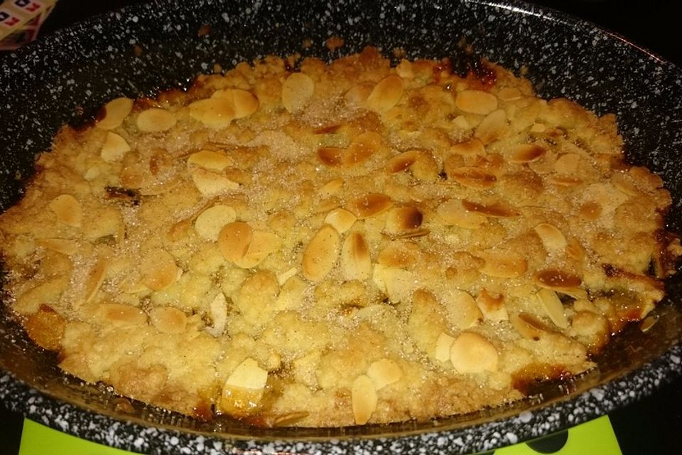 Apfel Crumble mit Vanilleeis