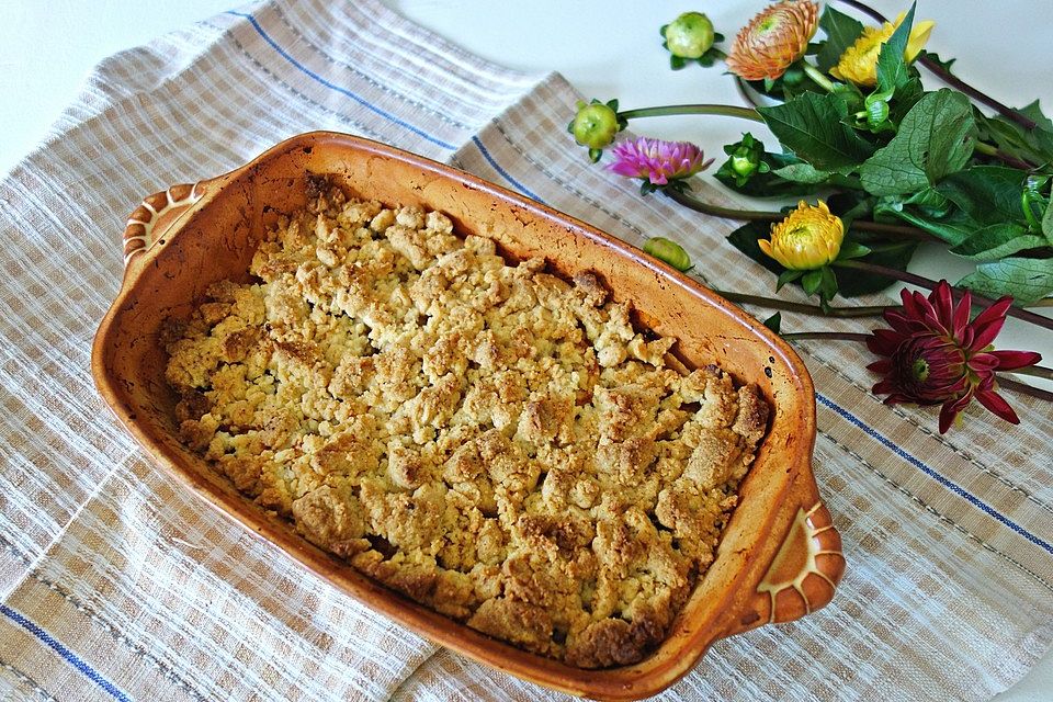 Apfel Crumble mit Vanilleeis