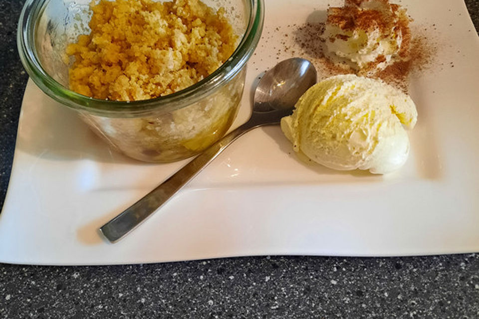 Apfel Crumble mit Vanilleeis