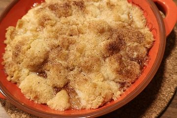 Apfel Crumble mit Vanilleeis