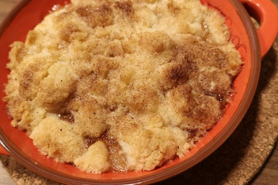 Apfel Crumble mit Vanilleeis