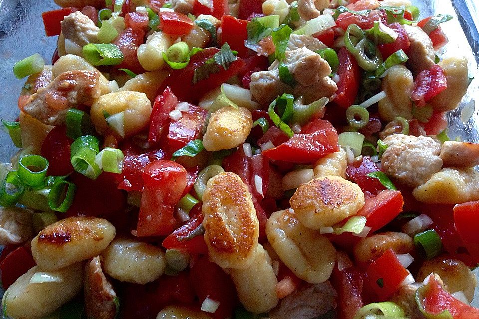 Gnocchi - Salat mit Tomaten - Vinaigrette