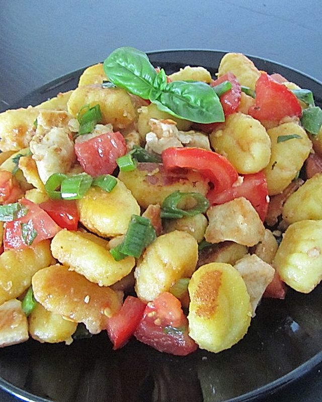 Gnocchi - Salat mit Tomaten - Vinaigrette