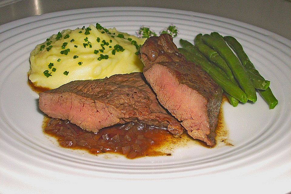 Hüftsteaks mit Rotwein - Zwiebel - Soße