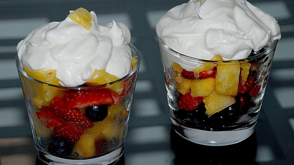 Karibischer Fruchtsalat mit Kocoscreme von feuermohn