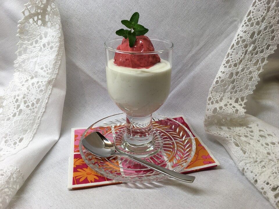 Selbstgemachtes Erdbeereis auf Joghurt von erlenkamp| Chefkoch