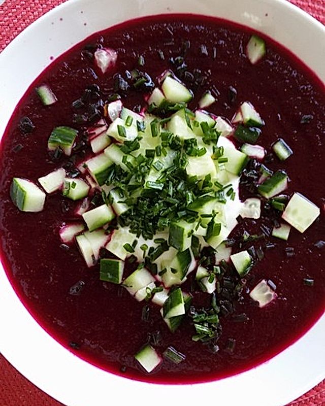 Kalte Suppe mit roter Bete für heiße Sommertage - ohne Kochen