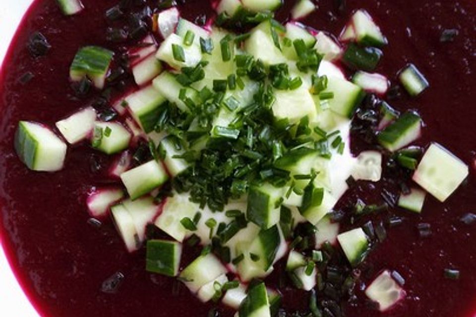 Kalte Suppe mit roter Bete für heiße Sommertage - ohne Kochen