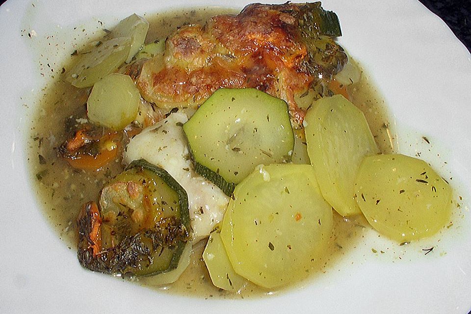 Auflauf mit Schollenfilet, Kartoffeln und Zucchini