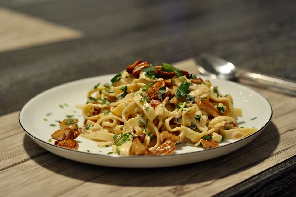 Tagliatelle mit gebratenen Steinpilzen