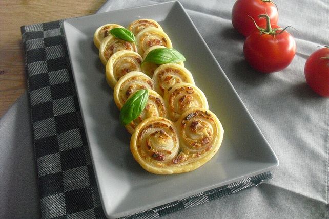 Blätterteigschnecken mit Salami und Frischkäse von conjetta| Chefkoch