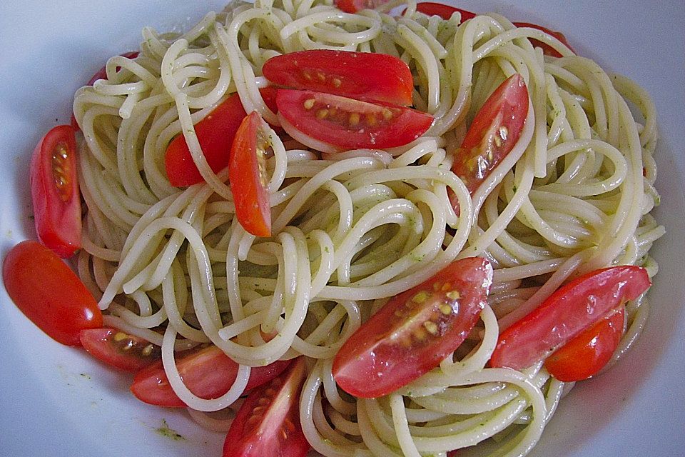 Spaghetti mit Estragon - Pesto und Kirschtomaten