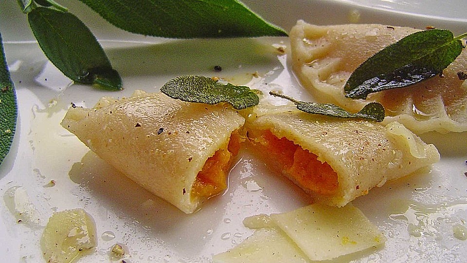Kürbis-Ravioli mit Salbeibutter von Monika