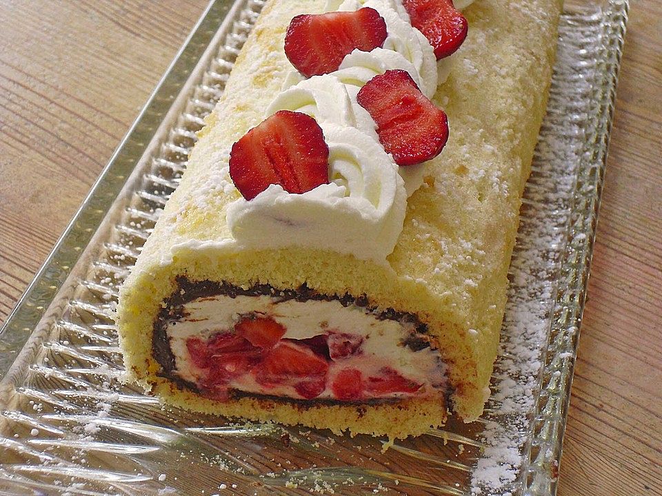 Erdbeer - Biskuitrolle| Chefkoch