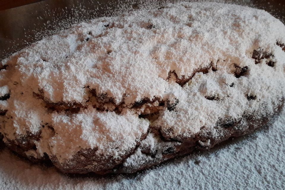 Saftiger Quarkstollen