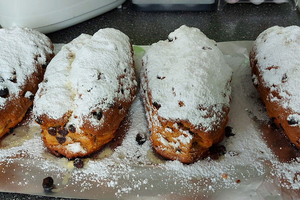 Saftiger Quarkstollen