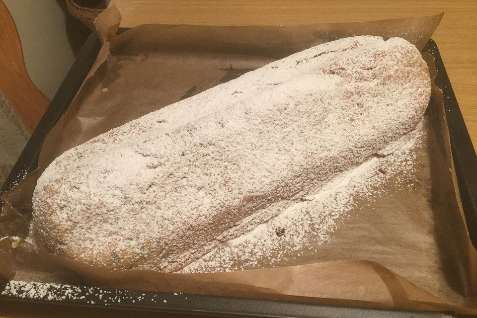 Saftiger Quarkstollen