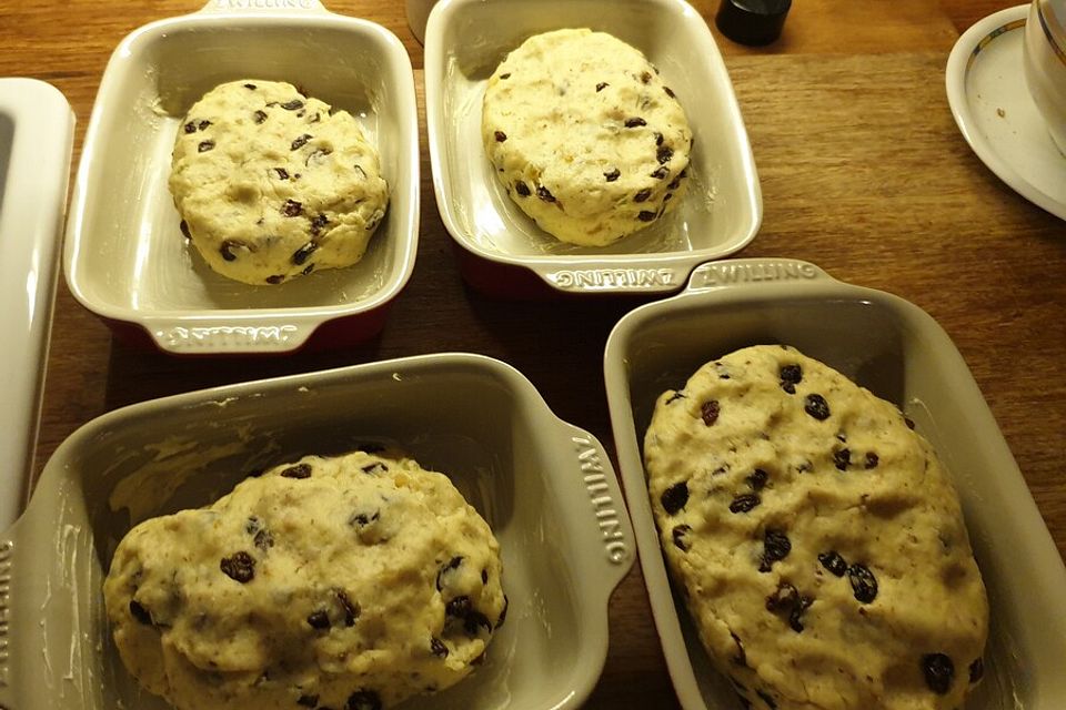 Saftiger Quarkstollen