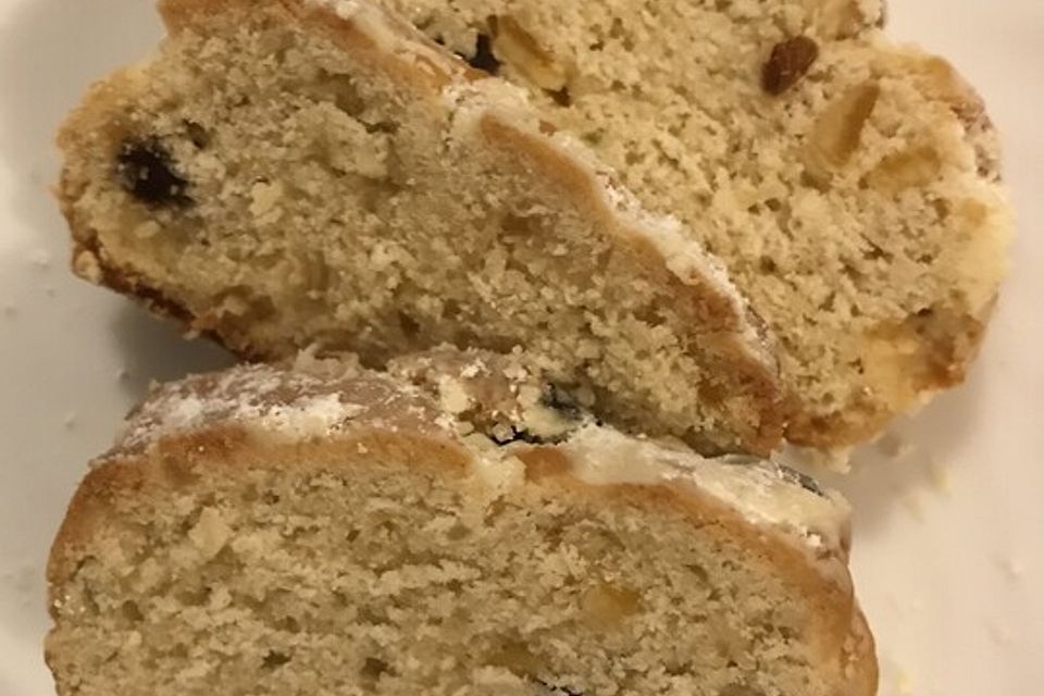 Saftiger Quarkstollen