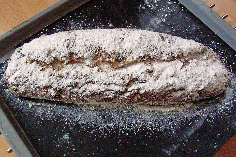 Saftiger Quarkstollen