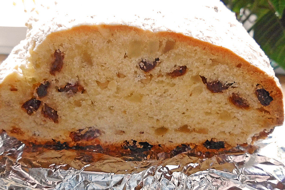 Saftiger Quarkstollen