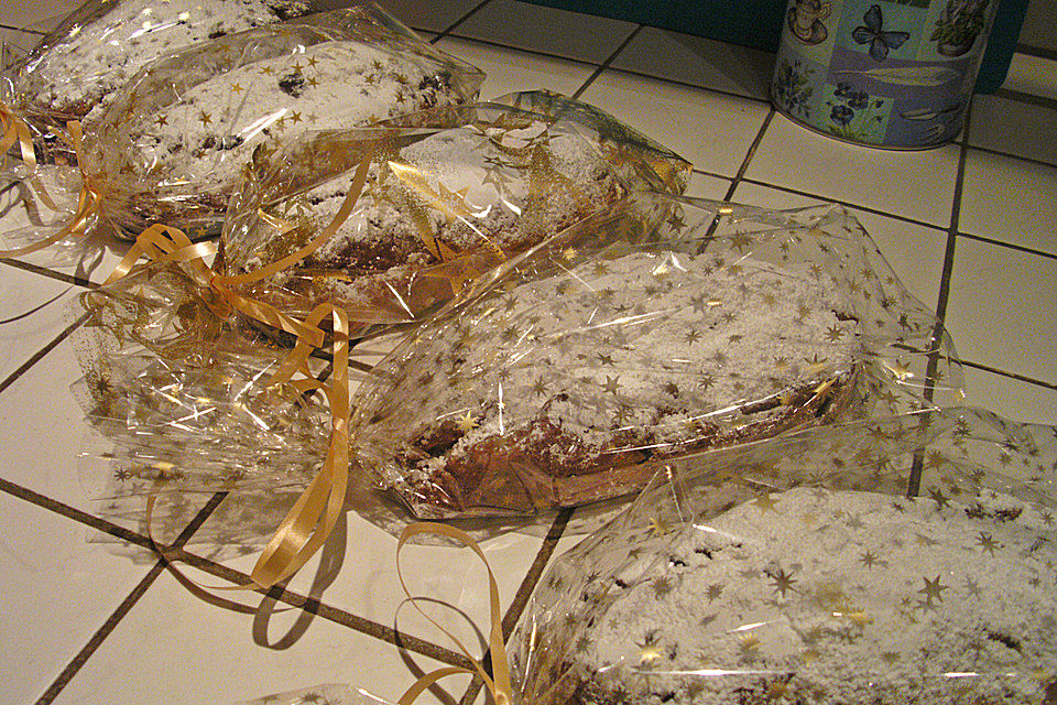 Saftiger Quarkstollen