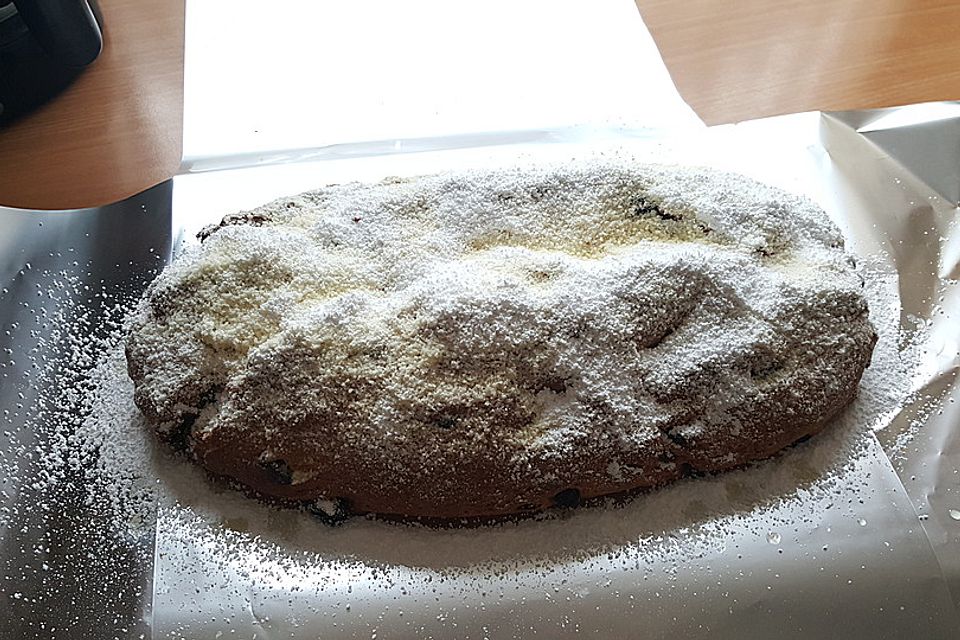 Saftiger Quarkstollen