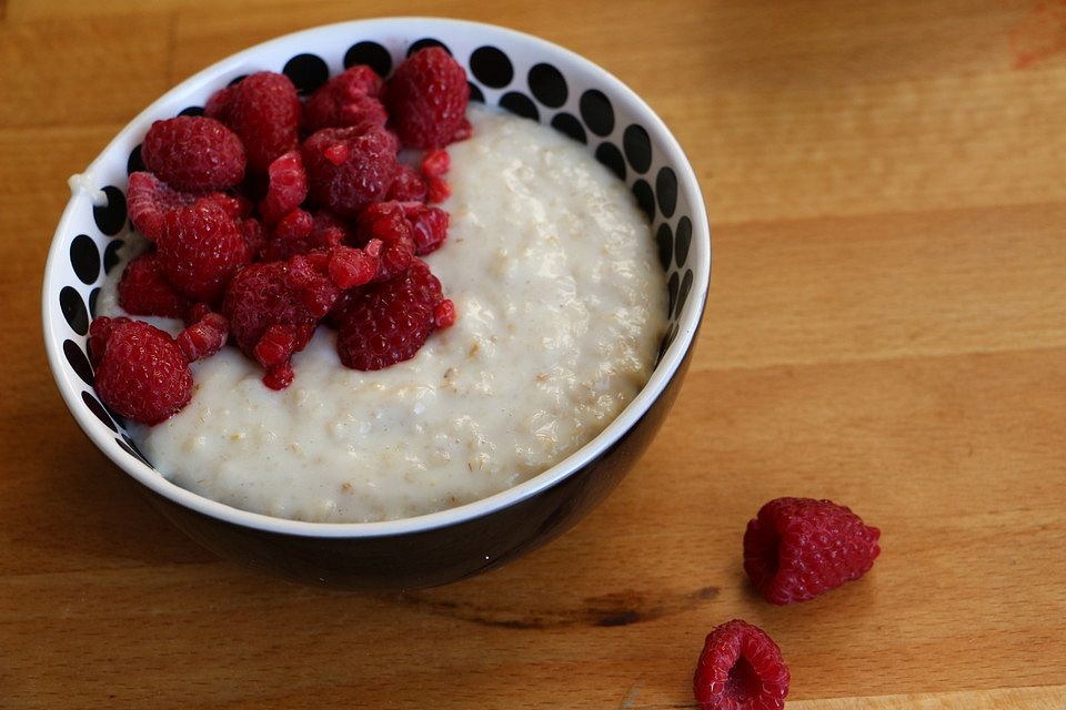 Porridge mit Himbeeren aus dem Dampfgarer